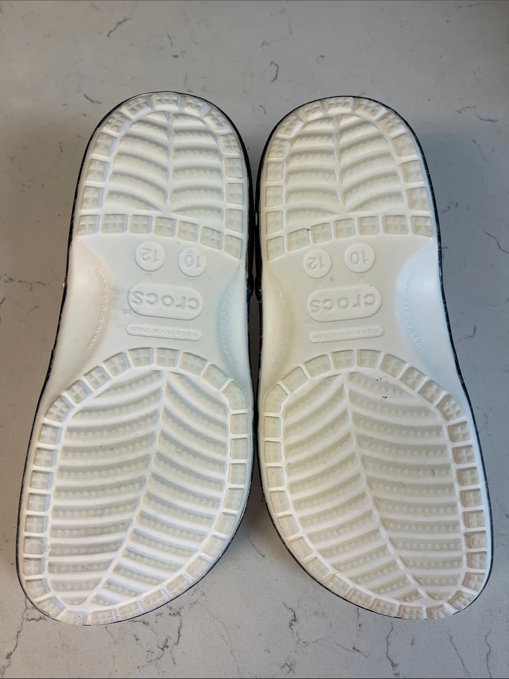 Crocs Peanuts Classic Clog Style # 211124 Size Men’s 10 - Women’s 12 No Jibbitz